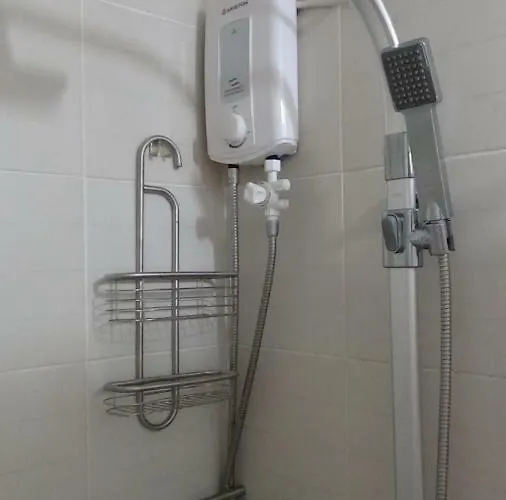Apartamento 1br Makati Condo-pool View With Fiber Line Internet Manila
