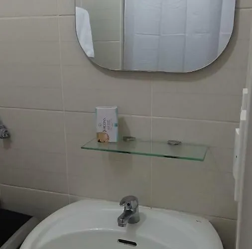 Apartamento 1br Makati Condo-pool View With Fiber Line Internet Manila
