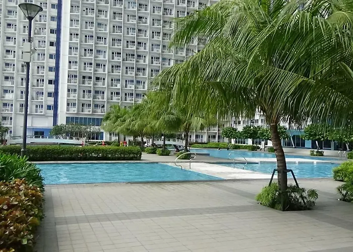 Apartamento 1br Makati Condo-pool View With Fiber Line Internet